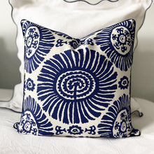 Load image into Gallery viewer, Solis