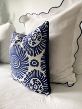 Load image into Gallery viewer, Solis